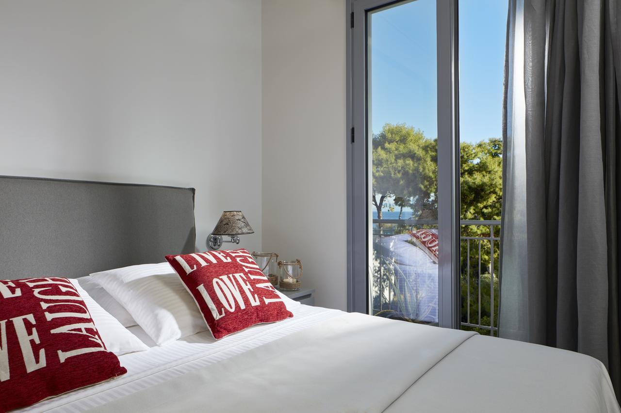 The Gardens Gallery Hotel Xylokastro Bagian luar foto